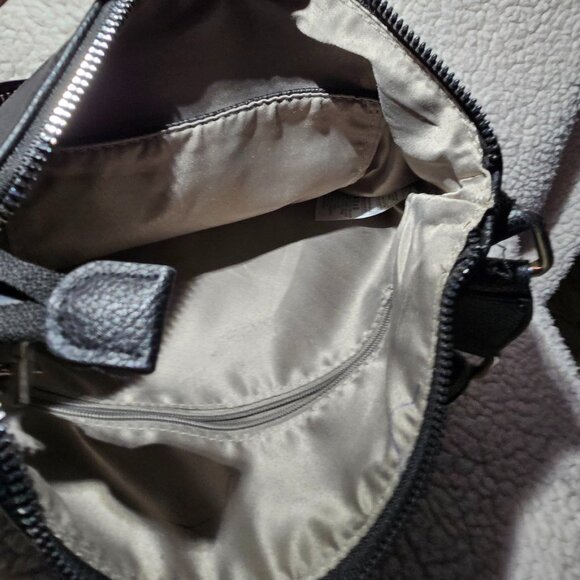 Gussaci Italy Black Pebbled Leather Crossbody – Logo Strap, Zip Pockets - Picture 3 of 9